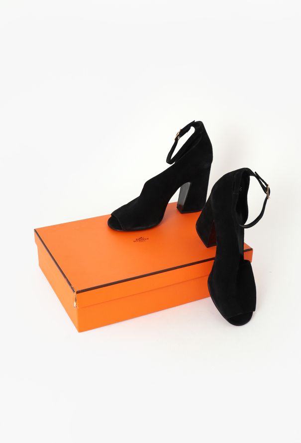 Hermès Sculpted Suede Block Heels - 6 Hermès Sculpted Suede Block Heels - 6