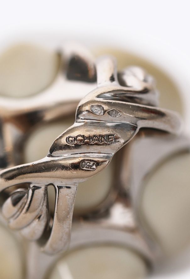 Chanel 18k White Gold & Agate Camélia Ring - 8