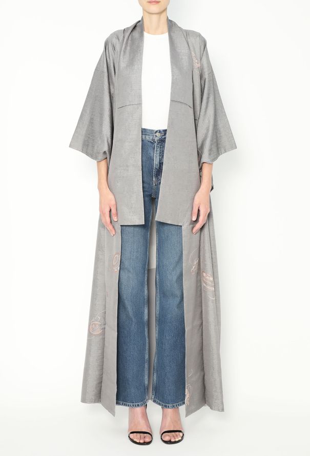 World Treasures Authentic Embroidered Silk Kimono - 2 World Treasures Authentic Embroidered Silk Kimono - 2