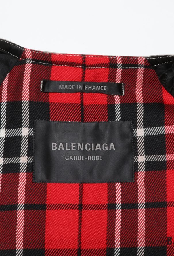 Balenciaga Resort 2024 Tartan-Lined Belted Trench - 7