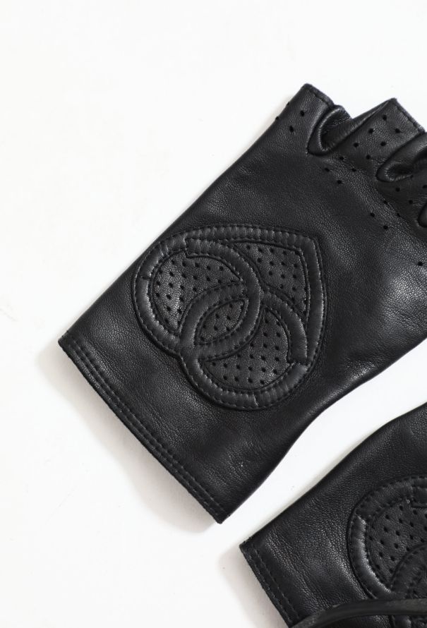 Chanel Black Lambskin Fingerless Gloves - Vintage Lux