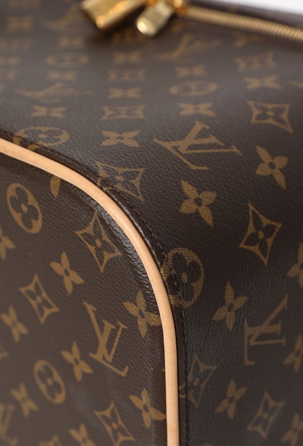 Louis Vuitton Monogram 'Nice' Toiletry Pouch, 2022 - 10