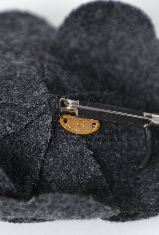 Chanel Grey Flannel Camélia Brooch - 4