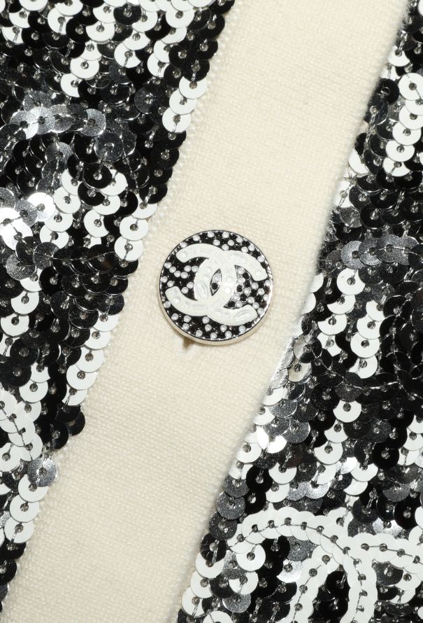 Chanel 2023 Sequin 'CC' Cashmere Cardigan - 7 Chanel 2023 Sequin 'CC' Cashmere Cardigan - 7