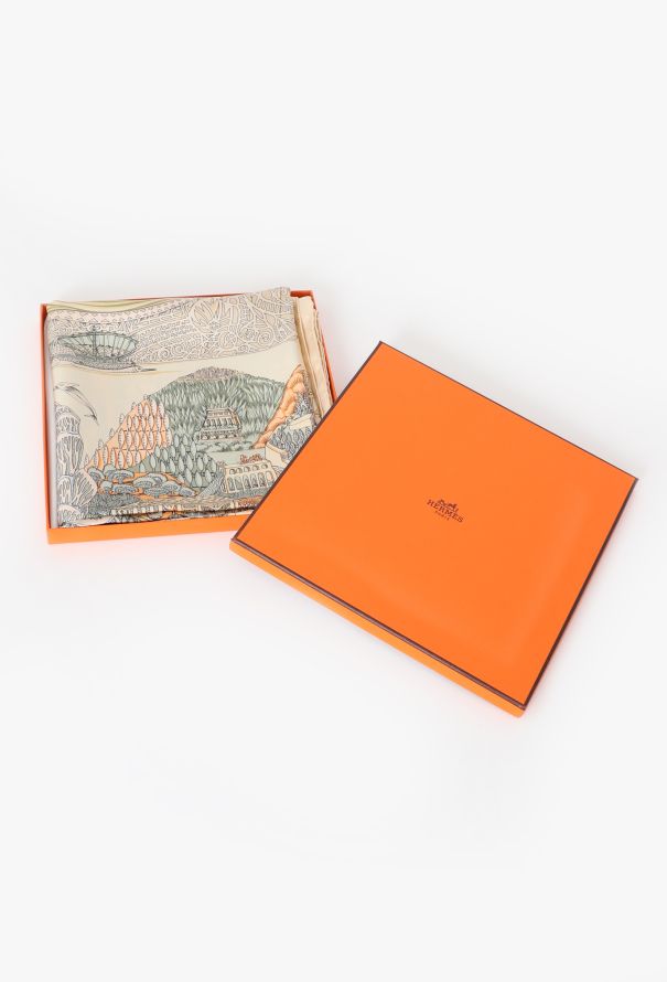 Hermès 1995 'L'Atlantide' 90cm Silk Carré - 4 Hermès 1995 'L'Atlantide' 90cm Silk Carré - 4