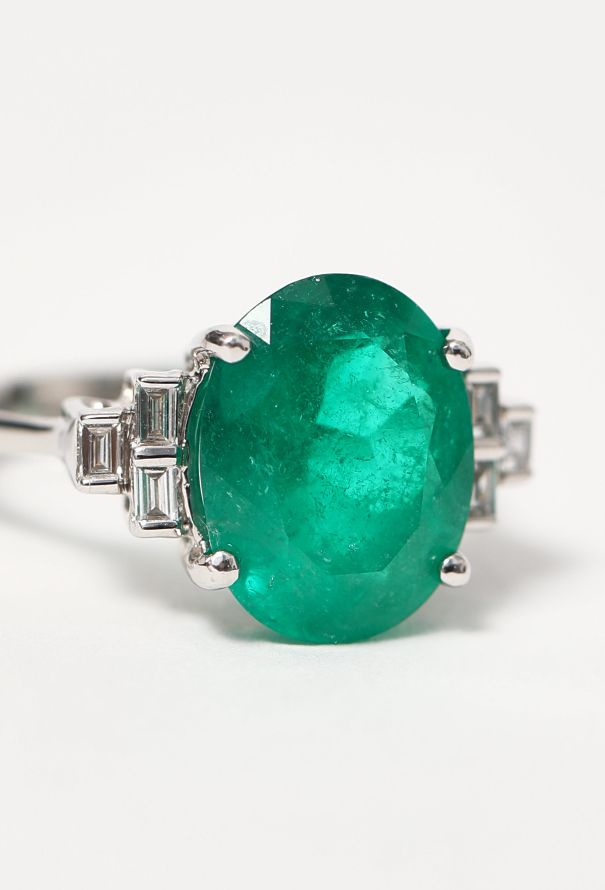 Vintage Fine Jewelry Stunning White Gold, 4.73 Carats Emerald & Diamond Ring - 4 Vintage Fine Jewelry Stunning White Gold, 4.73 Carats Emerald & Diamond Ring - 4