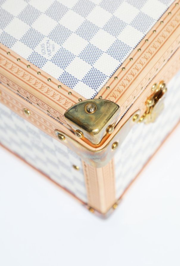 Lot - A vintage Louis Vuitton Alzer 75 Damier suitcase
