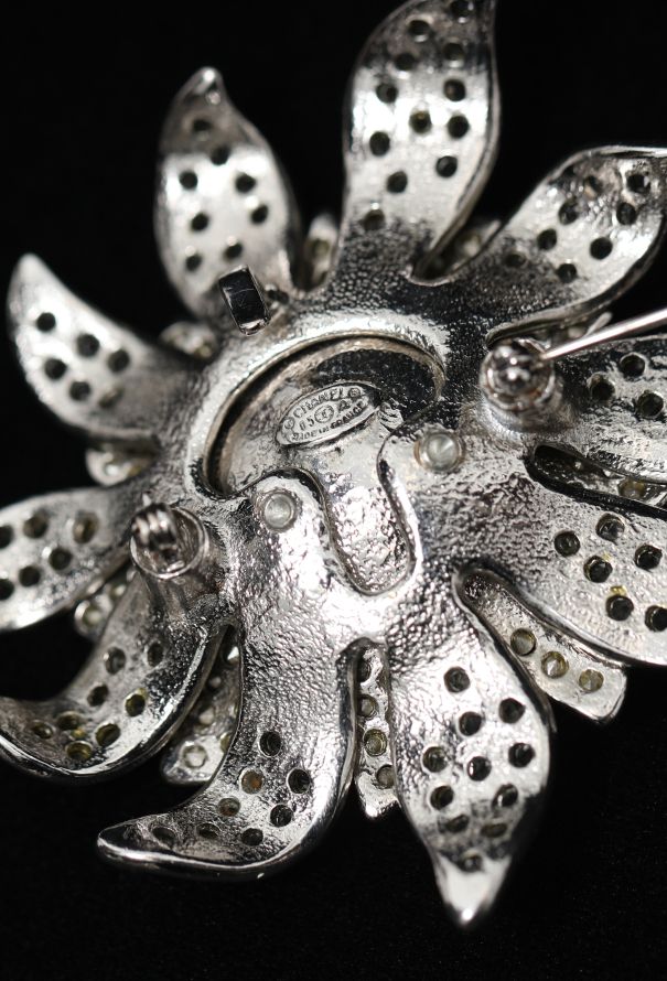 Chanel 2005 Strass Floral Pendant Brooch - 7