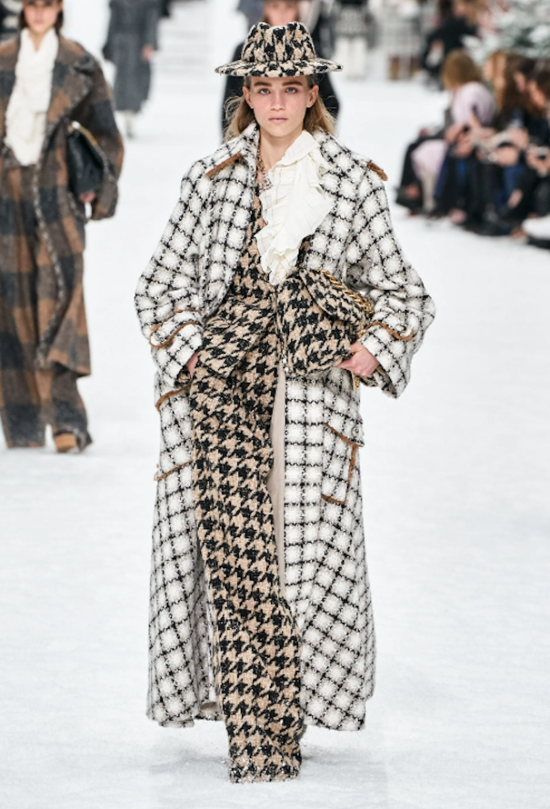 Chanel Iconic F/W 2019 Houndstooth Tweed Suit - 2