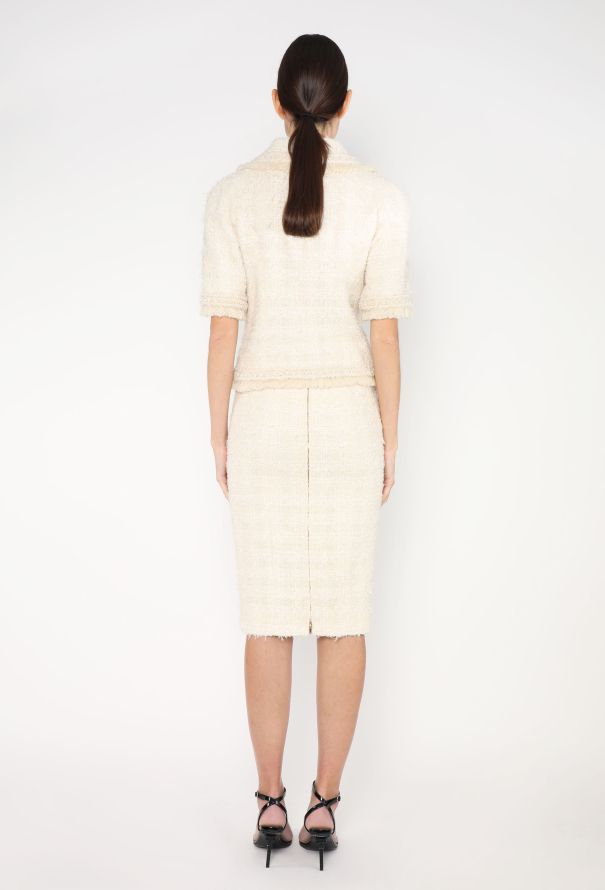 Chanel Resort 2018 Tweed Pearl Ensemble - 8 Chanel Resort 2018 Tweed Pearl Ensemble - 8