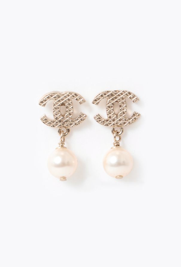 Chanel Quilted 'CC' Pearl Earrings - 1