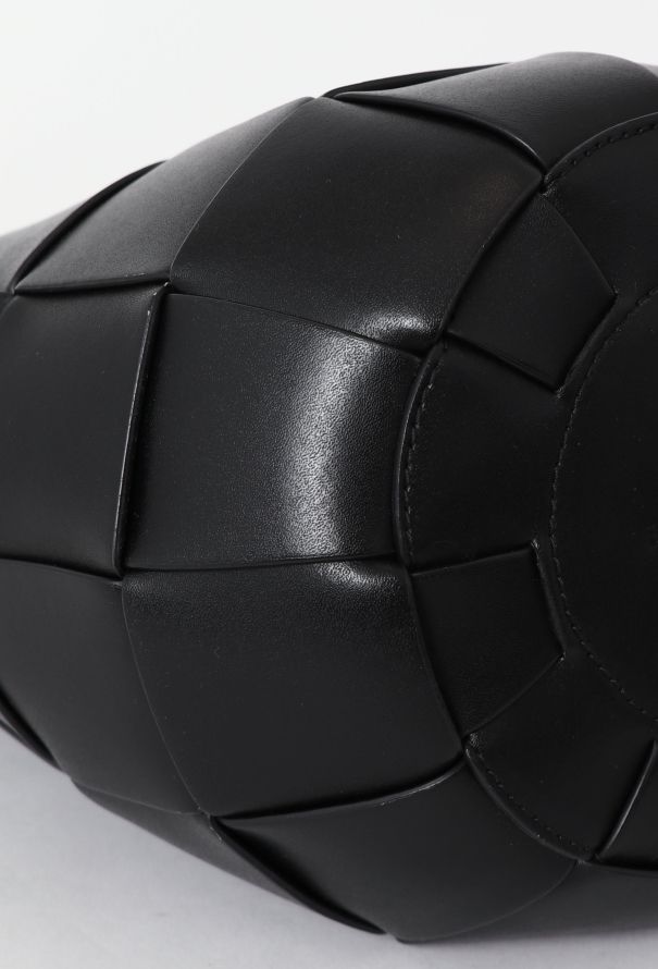 Bottega Veneta Cassette Lantern Bucket Bag - 10