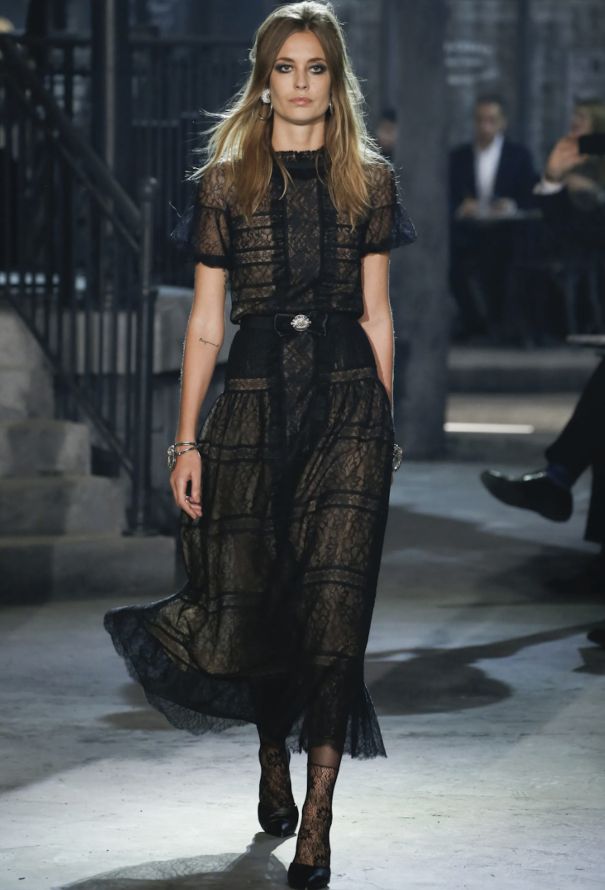 Chanel Pre-Fall 2016 Paris-Rome Camélia Lace Gown - 2