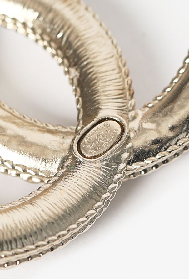 Chanel 2022 Pearl 'CC' Brooch - 4