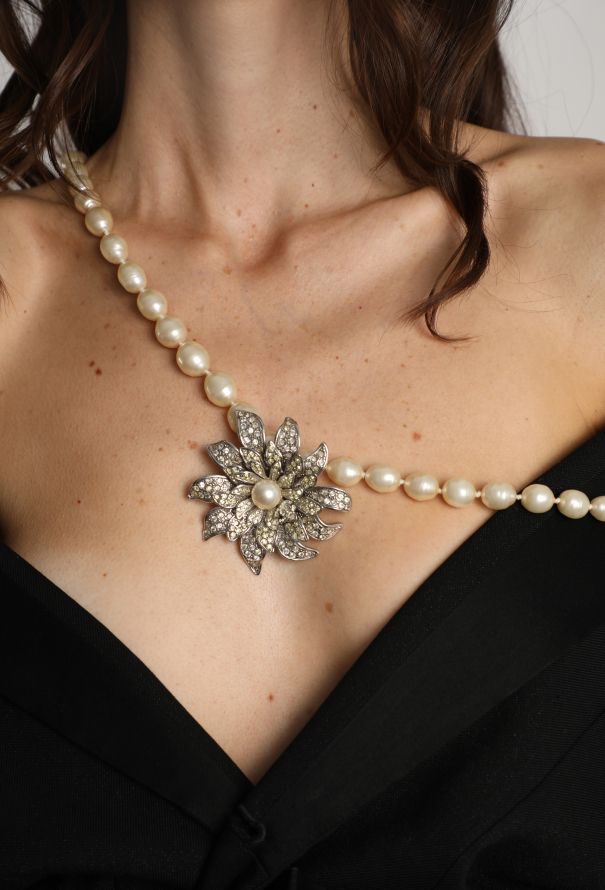 Chanel 2005 Strass Floral Pendant Brooch - 4