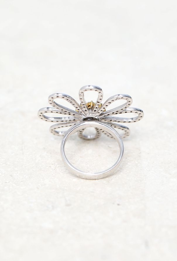 Vintage Fine Jewelry 18k Gold & Diamond Daisy Ring - 4 Vintage Fine Jewelry 18k Gold & Diamond Daisy Ring - 4