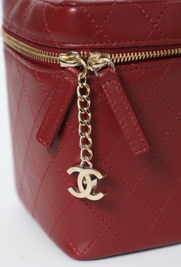 Chanel Knock On Wood Vanity Case Bag - 11