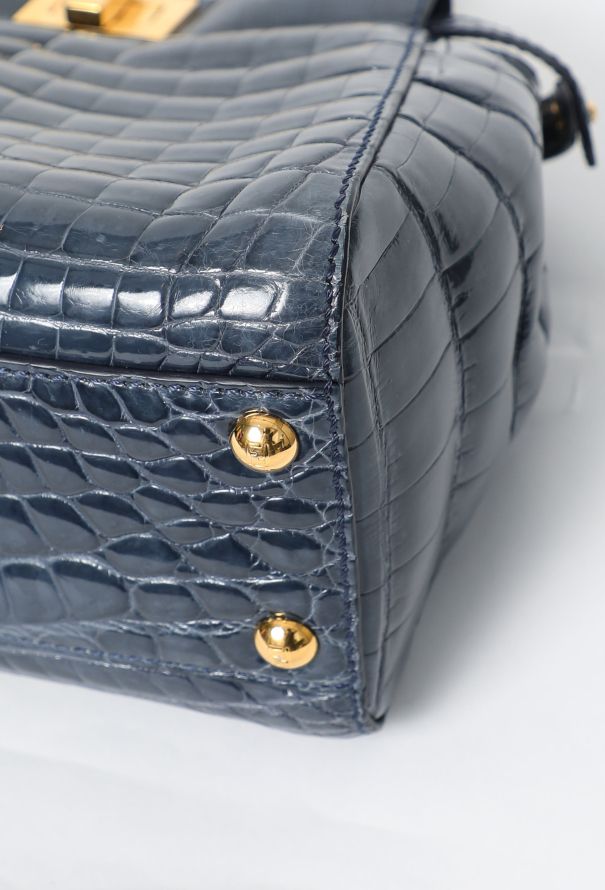 Fendi S/S 2022 Small Niloticus Peekaboo Bag - 10