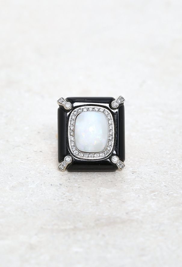 Vintage Fine Jewelry 18k Yellow Gold, Diamond, Onyx & Opal Ring - 1