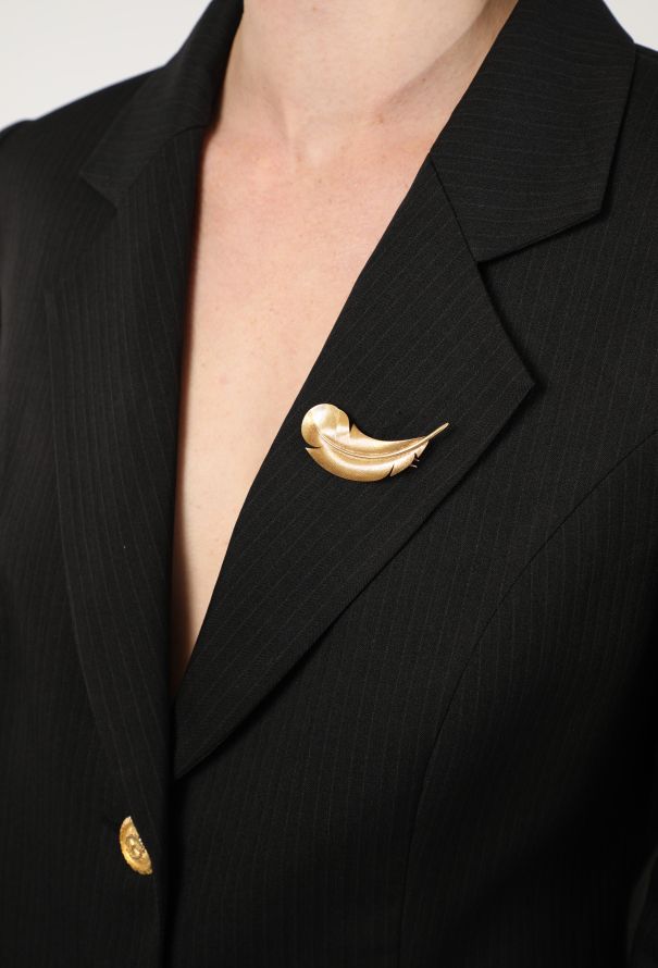 Hermès 18k Yellow Gold Feather Brooch - 4