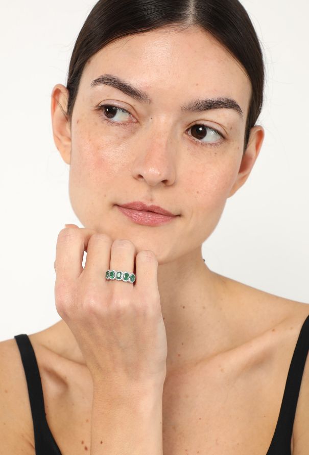 Modern Fine Jewelry Stunning 18k White Gold, Diamond & Emerald Ring - 2 Modern Fine Jewelry Stunning 18k White Gold, Diamond & Emerald Ring - 2