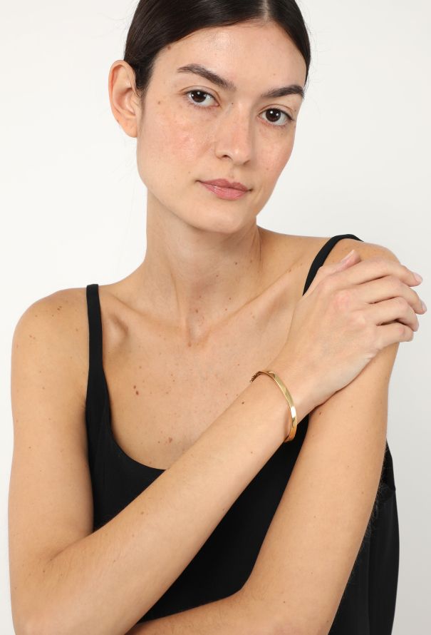 Modern Fine Jewelry 18k Yellow Gold Bangle Bracelet - 2 Modern Fine Jewelry 18k Yellow Gold Bangle Bracelet - 2