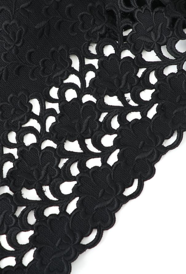 Saint Laurent Collector 1969 Haute Couture Lace Dress - 10 Saint Laurent Collector 1969 Haute Couture Lace Dress - 10