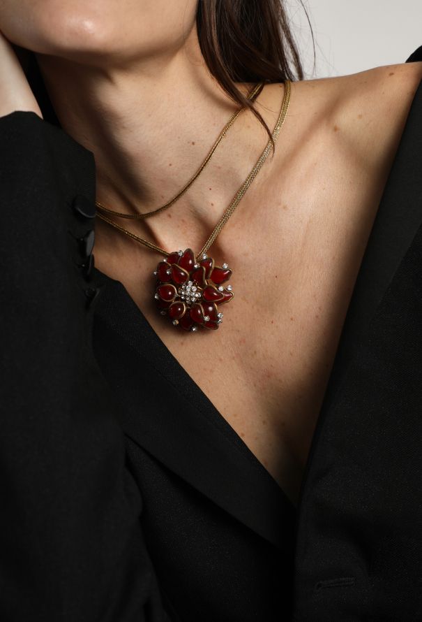 Chanel Rare 1960s Gripoix Camélia Brooch - 1