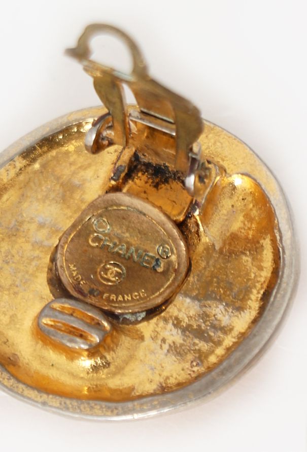 Chanel Early '80s Embossed 'CC' Clip Earrings - 3
