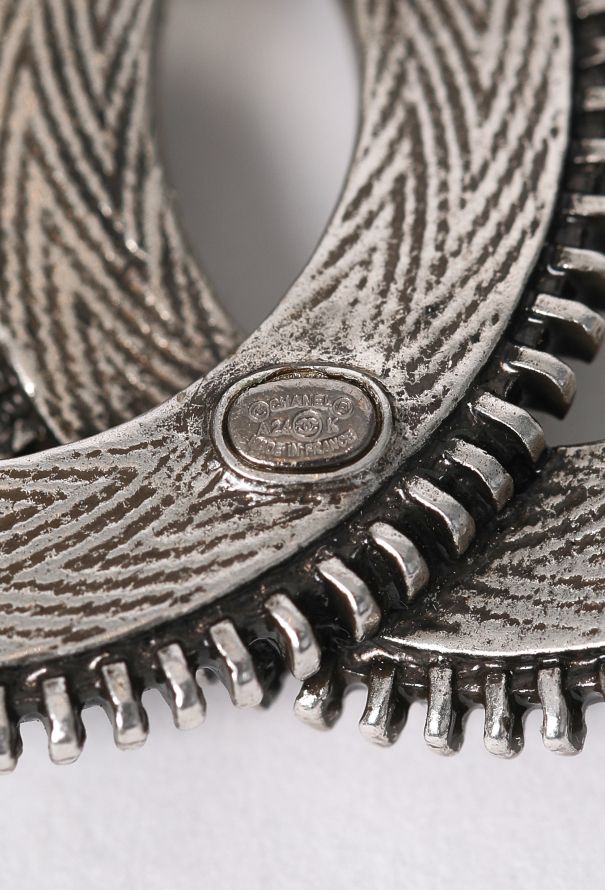 Chanel 2024 Fantasy 'CC' Brooch - 4