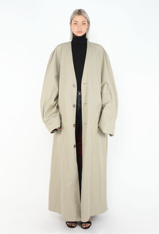 Balenciaga Resort 2024 Tartan-Lined Belted Trench - 4