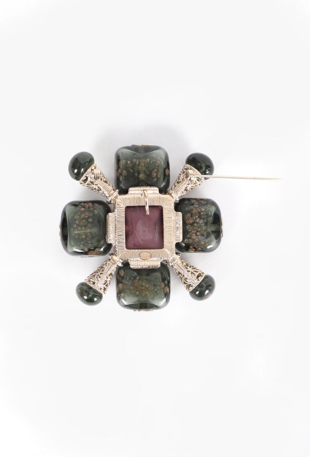 Chanel Gripoix Sculpted Pendant Brooch - 5