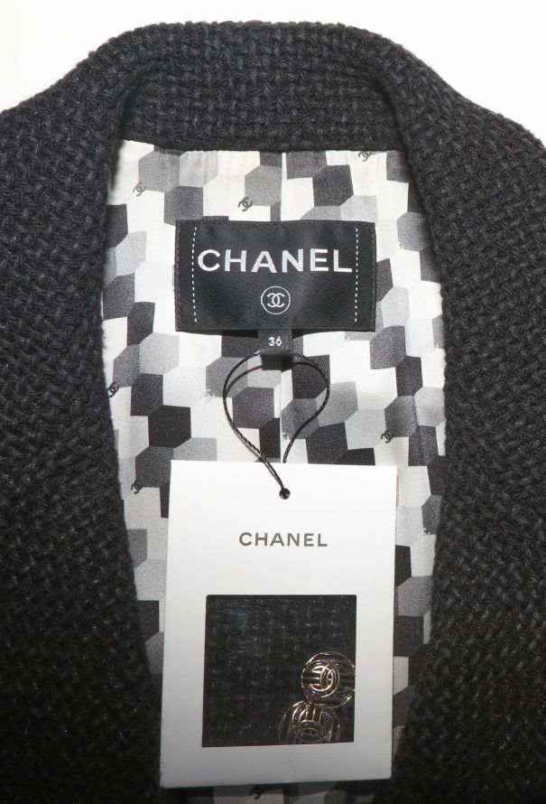 Chanel 2021 Double-Breasted 'CC' Tweed Blazer - 7