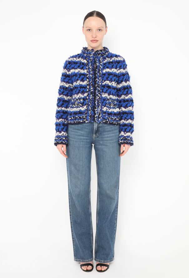 Chanel 2020 Cropped Bouclé 'CC' Jacket - 4