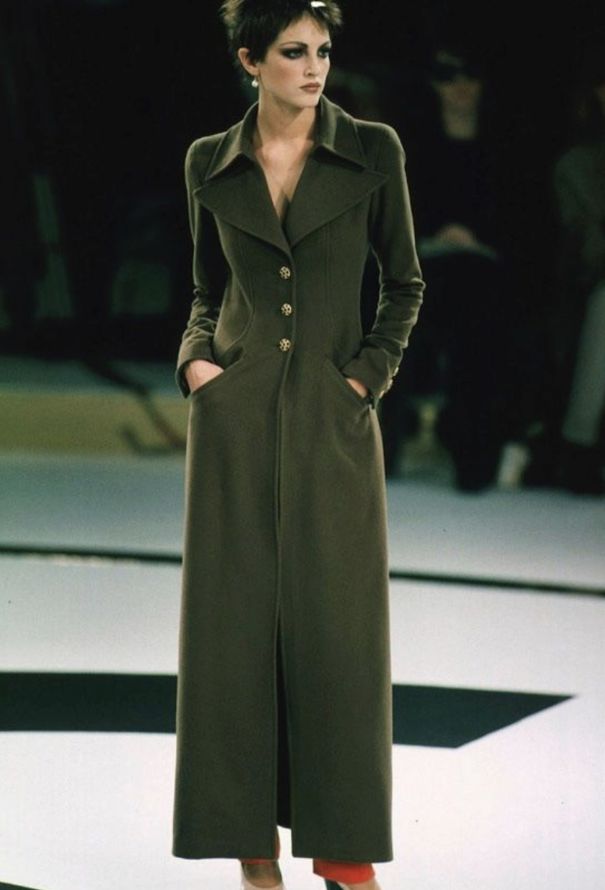 Chanel COLLECTOR F/W 1996 Gripoix Notched Coat - 2