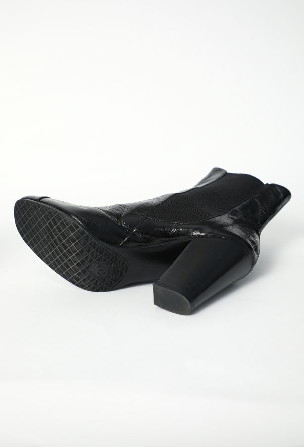 Chanel 'CC' Cap-Toe Chelsea Boots, 2019 - 5