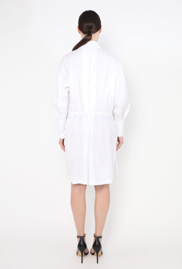 【ALAIA直営店】ROBE CHEMISE CEINTURE EN POPELINE DE COTON Cotton poplin shirt dress in white - Alaia | Mytheresa