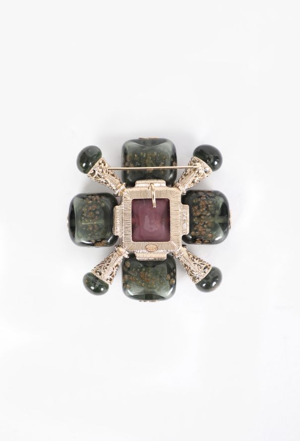 Chanel Gripoix Sculpted Pendant Brooch - 3