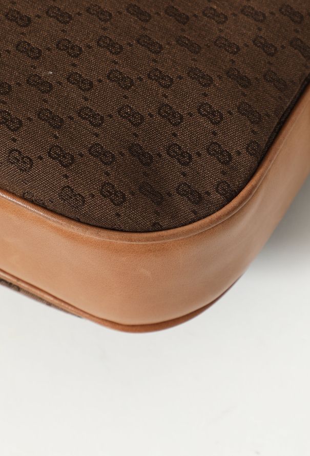 GUCCI Bag. Gucci Vintage Khaki and Brown Sling Shoulder / 