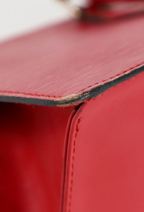 Louis Vuitton 1992 Epi Sac Triangle Bag - 10