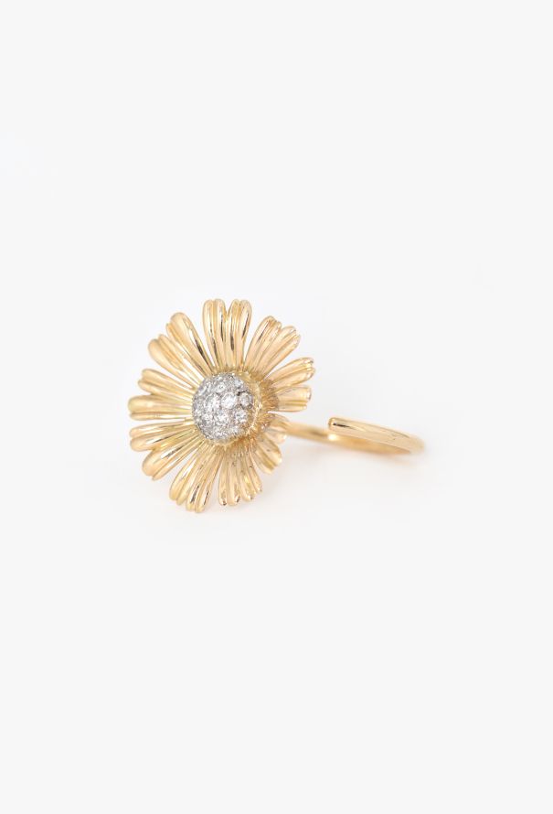 Vintage Fine Jewelry 18k Yellow Gold, Platinum & Diamond Flower Ring - 2 Vintage Fine Jewelry 18k Yellow Gold, Platinum & Diamond Flower Ring - 2