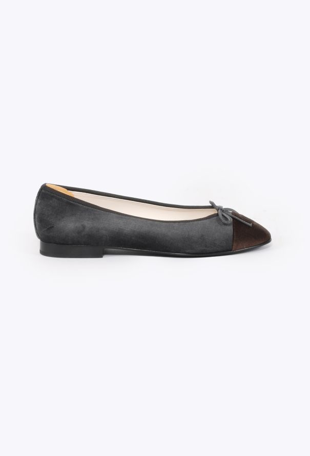 Chanel Velvet Cap-Toe Ballerinas, Pre-Fall 2024 - 1