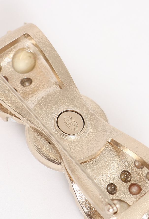 Chanel 2021 Embellished 'CC' Bowtie Brooch - 4 Chanel 2021 Embellished 'CC' Bowtie Brooch - 4