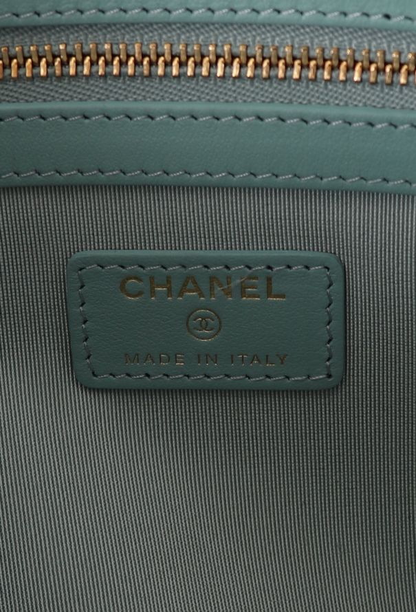 Chanel 19 Medium O Case - 11