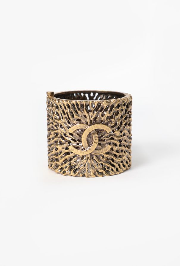 Chanel 2019 Sculpted Lion Head Cuff - 2
