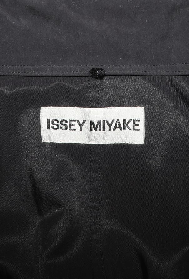 Issey Miyake '90s Batwing Nylon Trench - 7