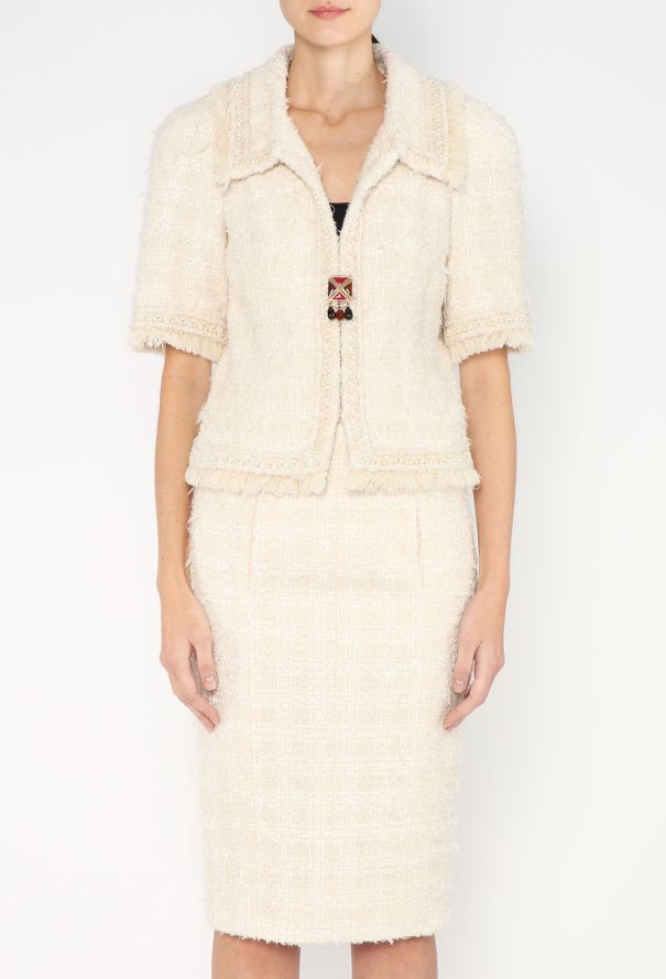 Chanel Resort 2018 Tweed Pearl Ensemble - 5 Chanel Resort 2018 Tweed Pearl Ensemble - 5