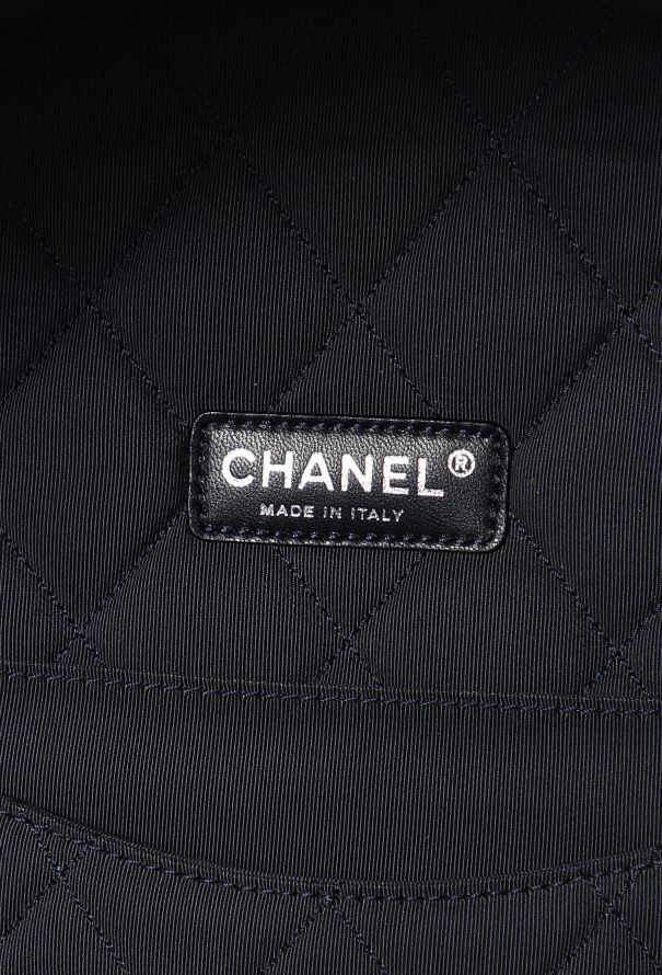 Chanel COLLECTOR Resort 2010 Rialto Striped Hat Box - 14