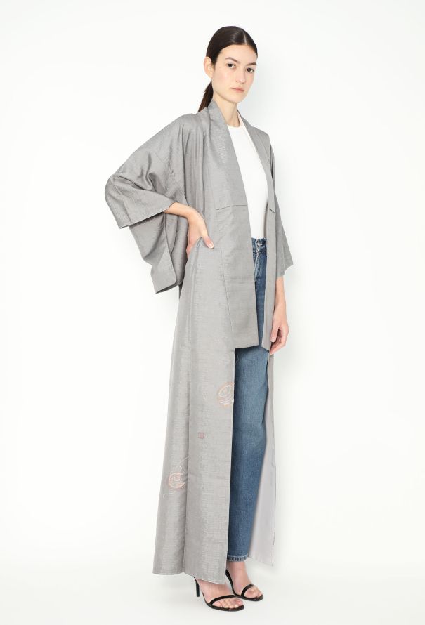 World Treasures Authentic Embroidered Silk Kimono - 4 World Treasures Authentic Embroidered Silk Kimono - 4