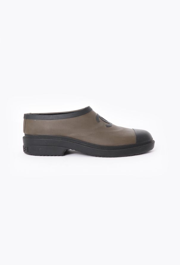 Chanel 2022 'CC' Rain Shoes - 1